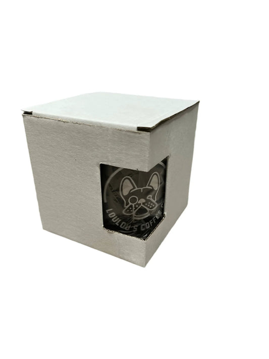 Kaffeetasse in Schwarz mit Shoplogo im Karton 